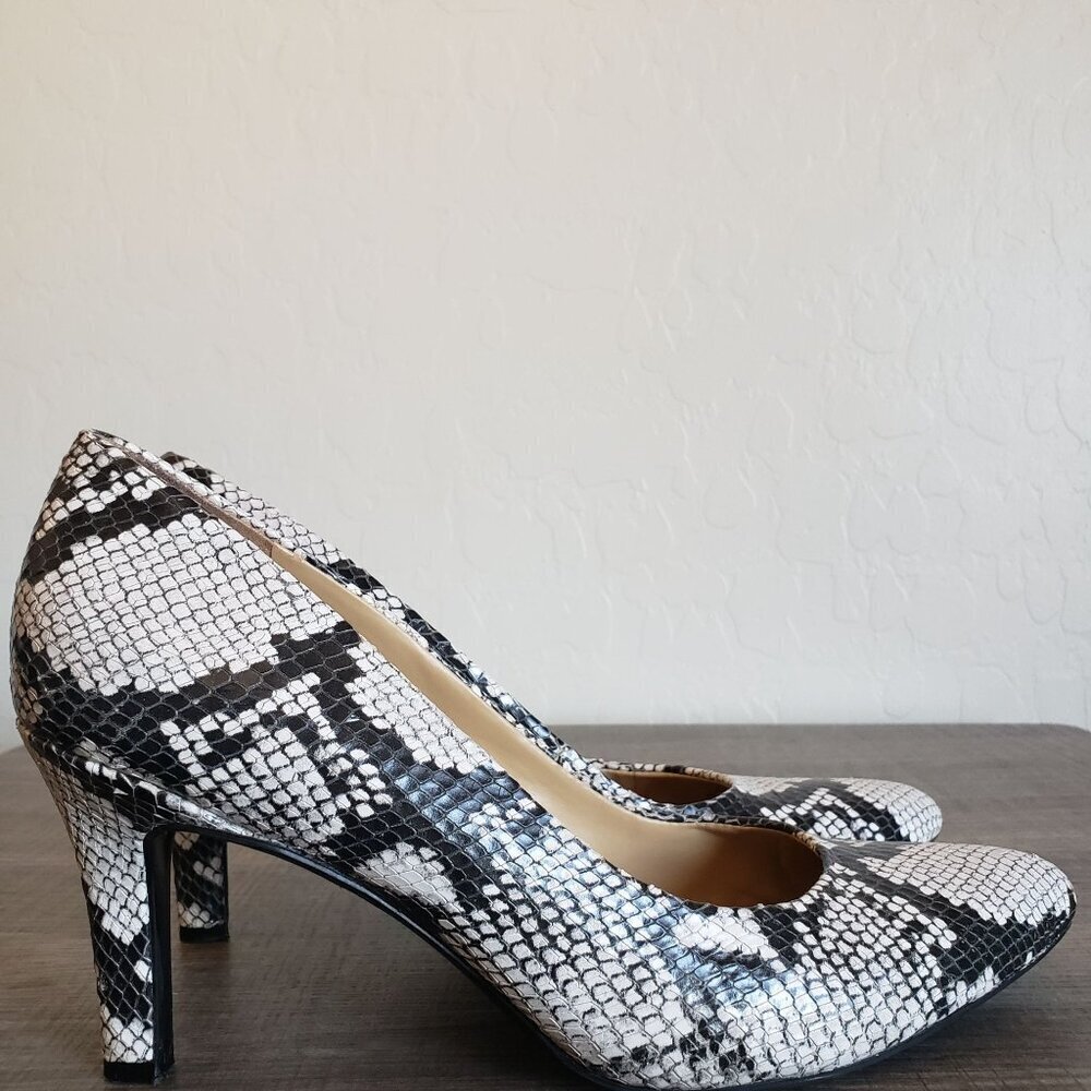 Naturalizer Evie Snake Embossed Pointed Toe Leather Pumps Black/Cream Women's 9